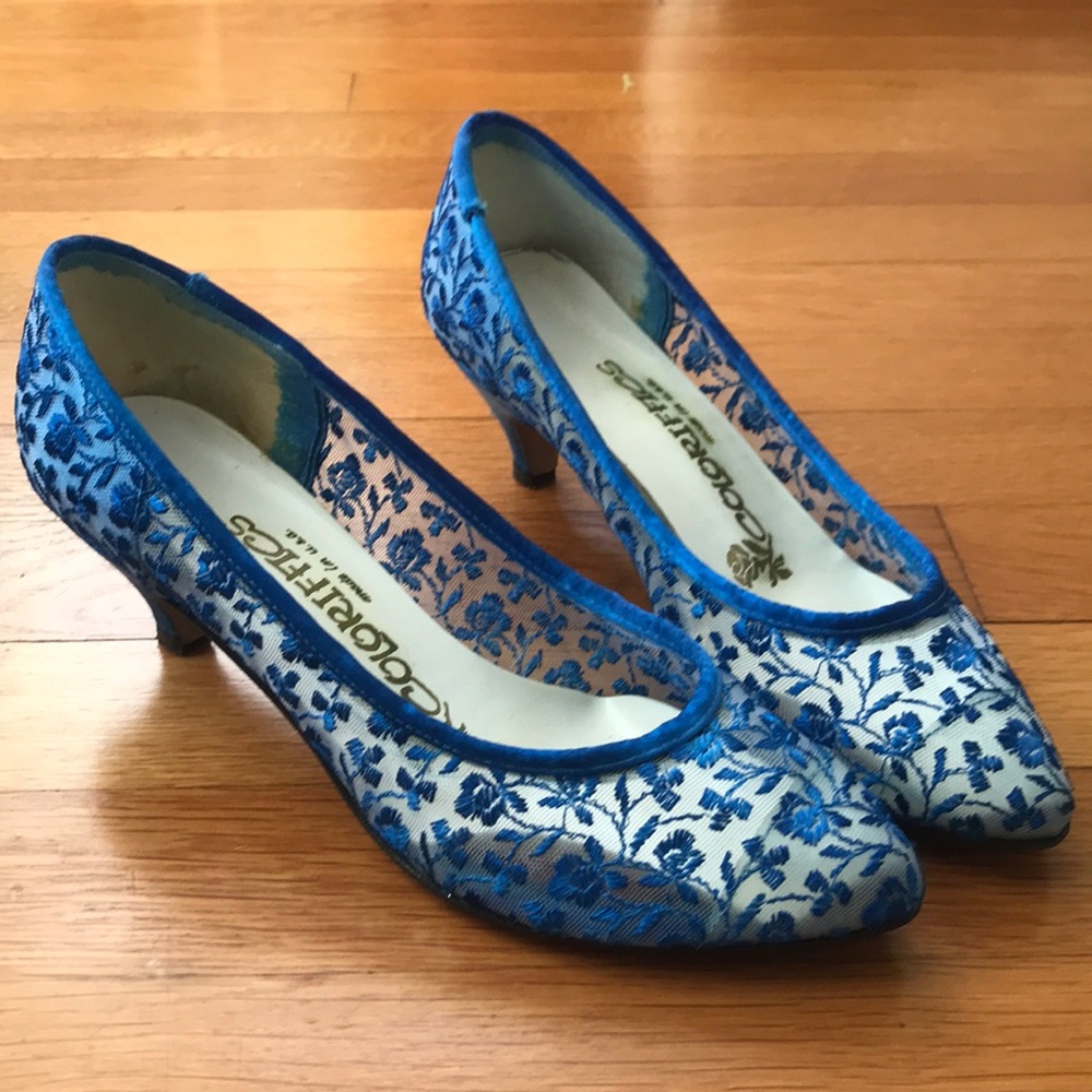 Lace vintage pumps